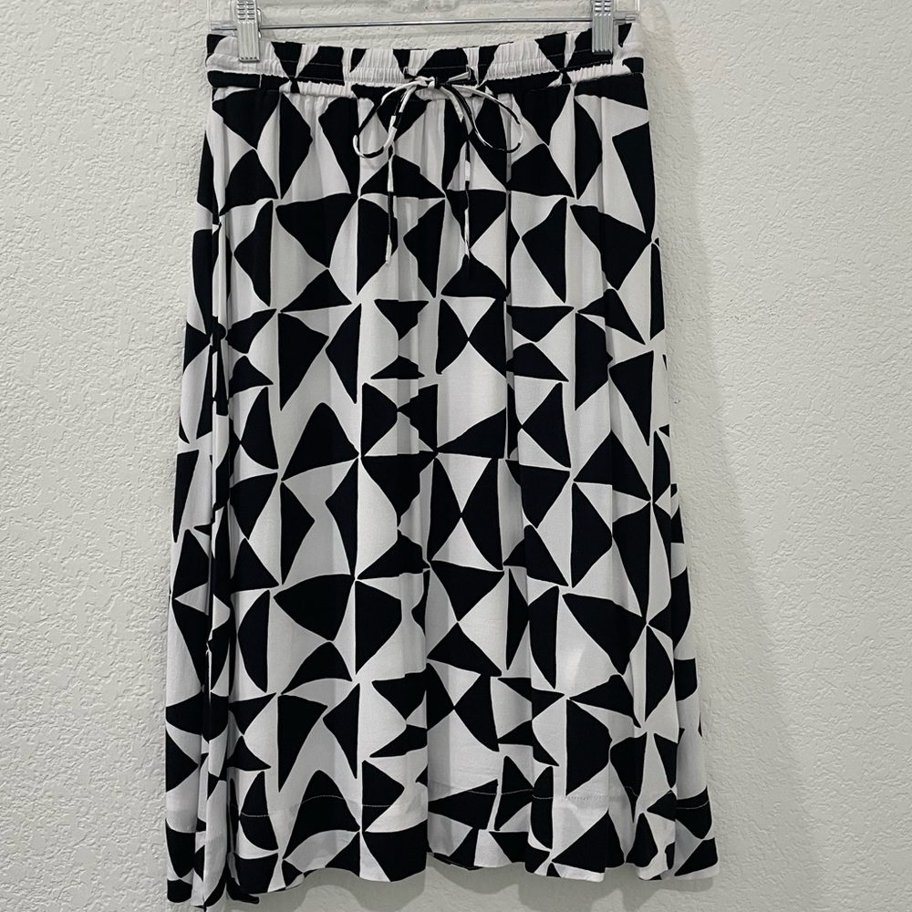 LOFT Black and White Geometric Midi Skirt